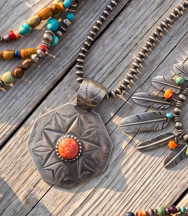 Embellished Star Engraved Spiny Oyster Necklace