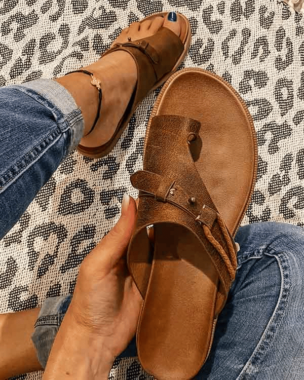 Mary | Orthopedic Sandals with Toe Loop and Adjustable Strap
