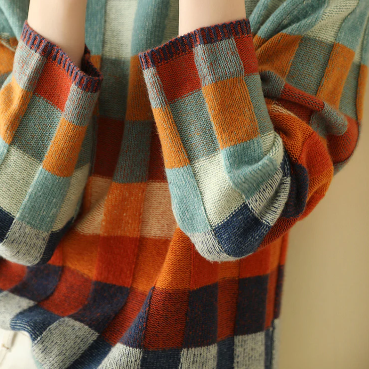 Sylvia | Checkered Sweater with Mock Neck and Long Sleeves