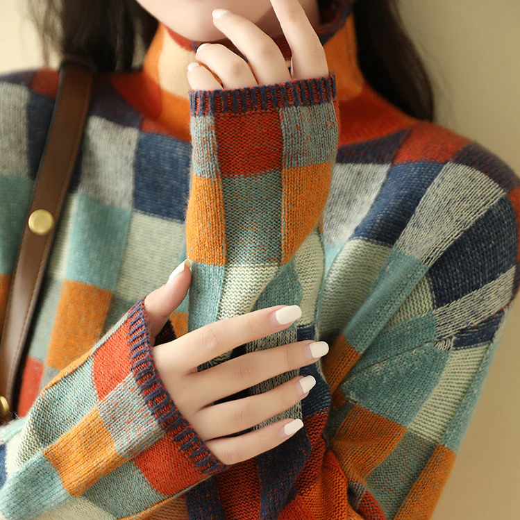Sylvia | Checkered Sweater with Mock Neck and Long Sleeves